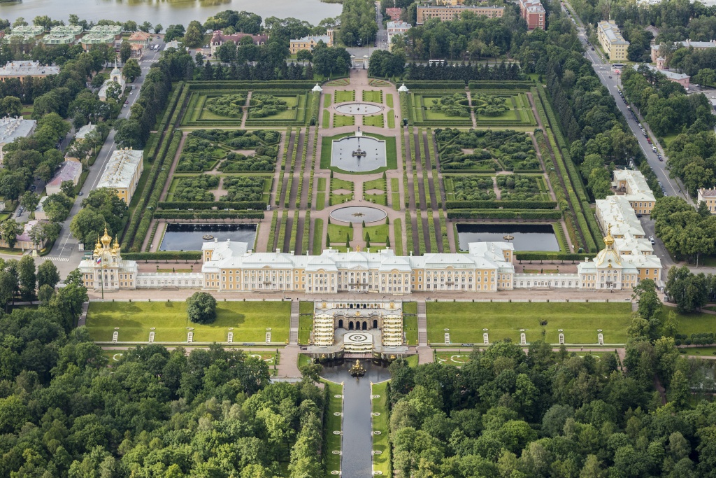RUS-2016-Aerial-SPB-Peterhof_Palace.jpg