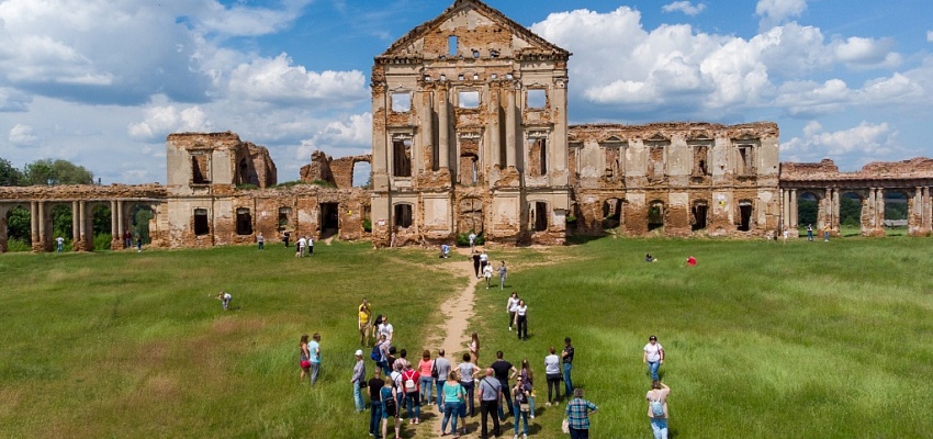 Тур по замкам Брестчины с посещением Беловежской Пущи - Изображение 0