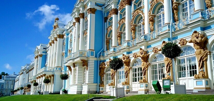 Тур в Санкт-Петербург на шоу открытия фонтанов в Петергофе - Изображение 0