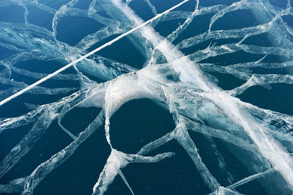 Лёд Байкала