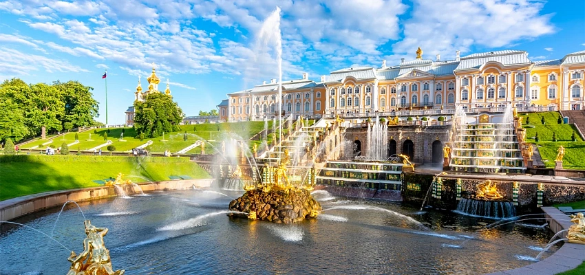 Тур в Санкт-Петербург на шоу открытия фонтанов в Петергофе - Изображение 0