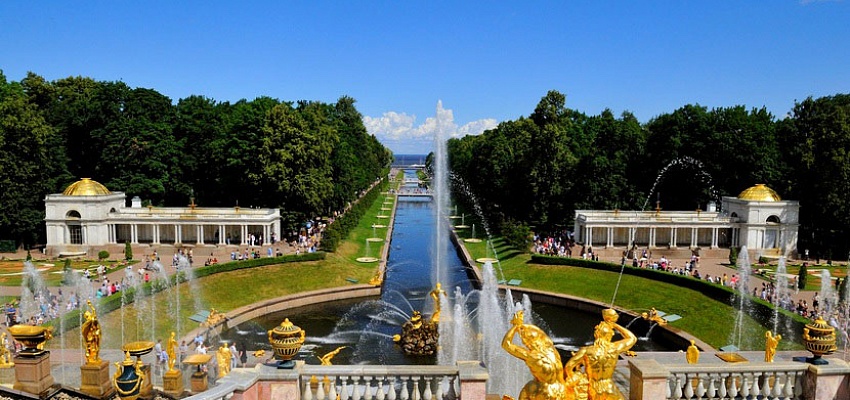 Тур в Санкт-Петербург на шоу открытия фонтанов в Петергофе - Изображение 0