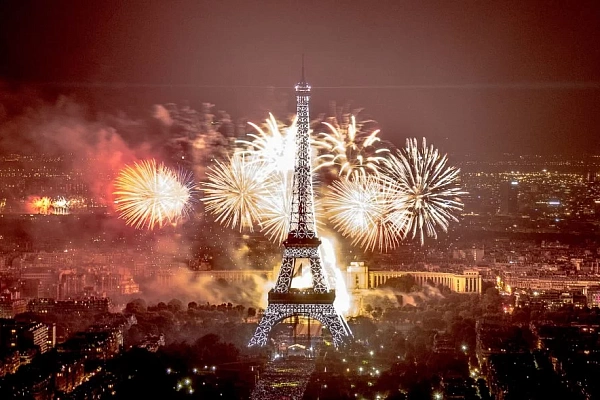 Новогодние фейерверки: Париж, Брюгге, Брюссель, Амстердам