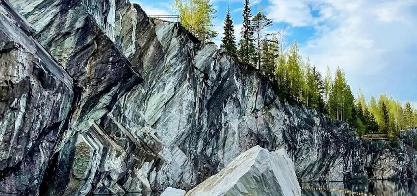 Тур в Санкт-Петербург с посещением Петергофа (для организованных групп)  - Изображение 0