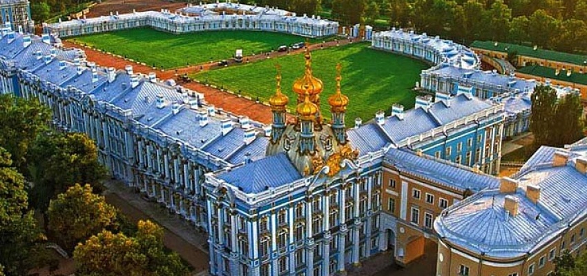 Тур в Санкт-Петербург на шоу открытия фонтанов в Петергофе - Изображение 0