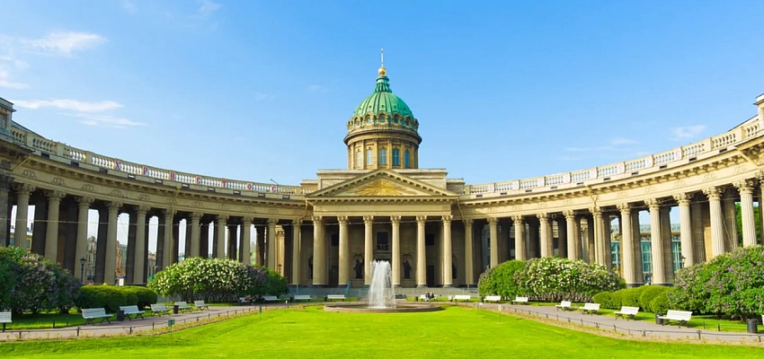 Тур в Санкт-Петербург на шоу открытия фонтанов в Петергофе - Изображение 0